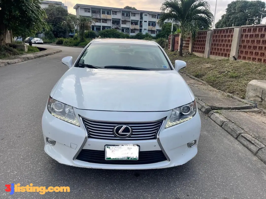PREMIUM 2015 LEXUS ES350 FULL OPTION