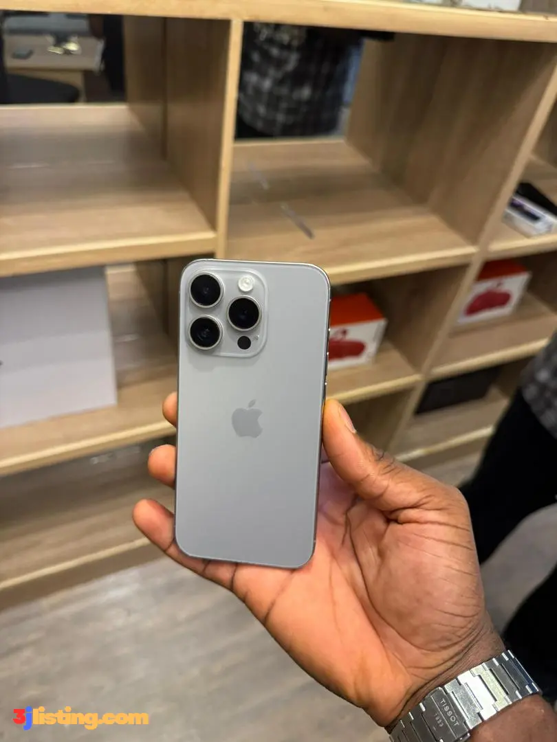 Apple iPhone 15 Pro (256GB)