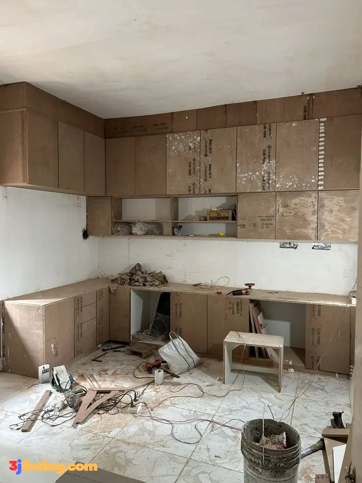 Kitchen cabinet
