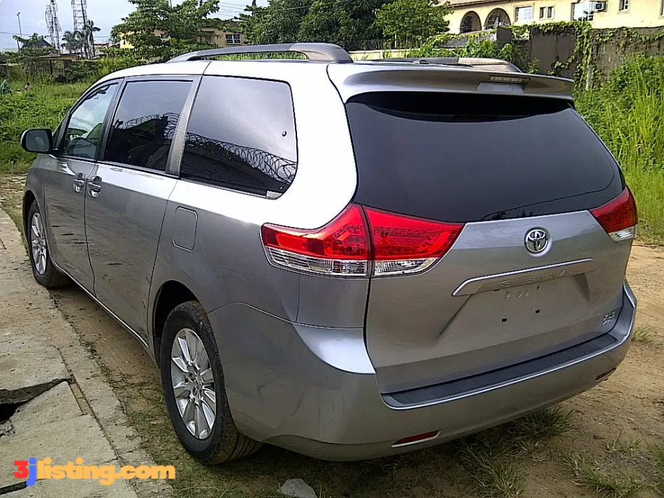 Toyota Sienna 2011 (Tokunbo)