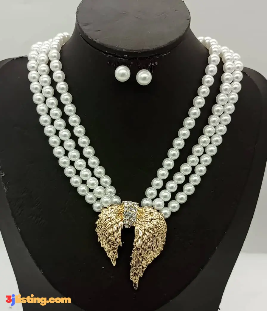 Ladies pearl set