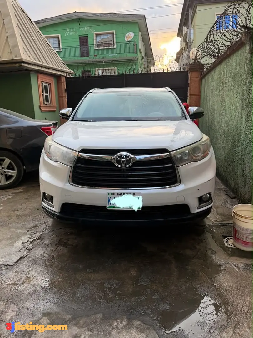 Pure First Body 2016 Toyota Highlander XLE AWD