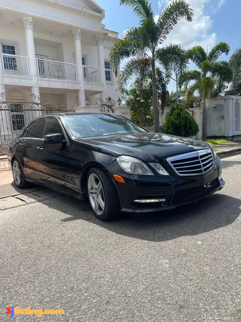 PRE-OWNED 2011 MERCEDES BENZ 2011 E550 4MATIC FULL OPTION
