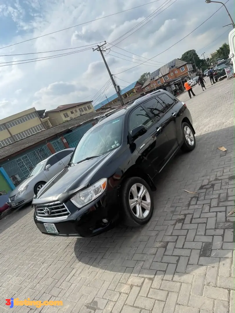 BARELY DRIVEN 2010 TOYOTA HIGHLANDER LIMITED FULL OPTION
