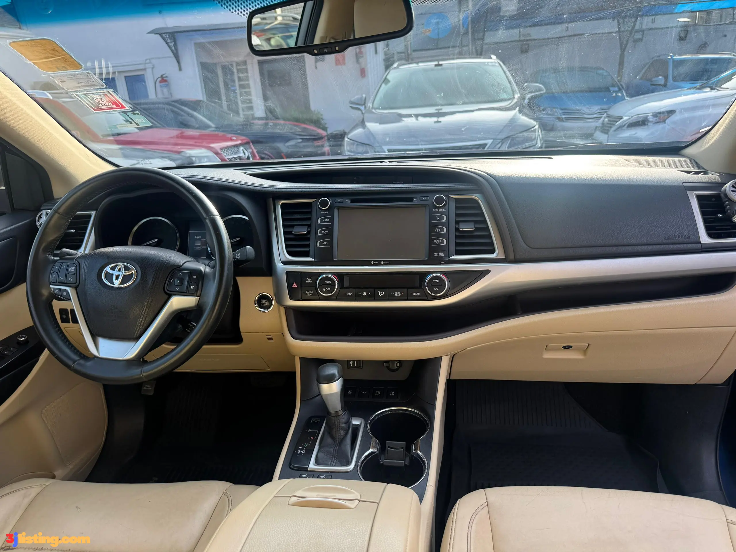 *TOYOTA HIGHLANDER 2015 xle*  2024 Entry, First body paint, Reverse camera, Moon roof, Auto lighting system, Power boot.