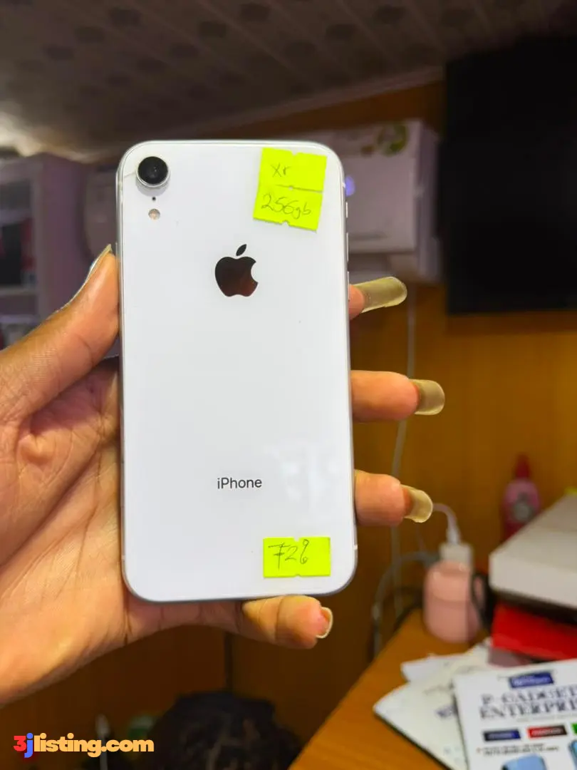 Apple iPhone XR (256GB)