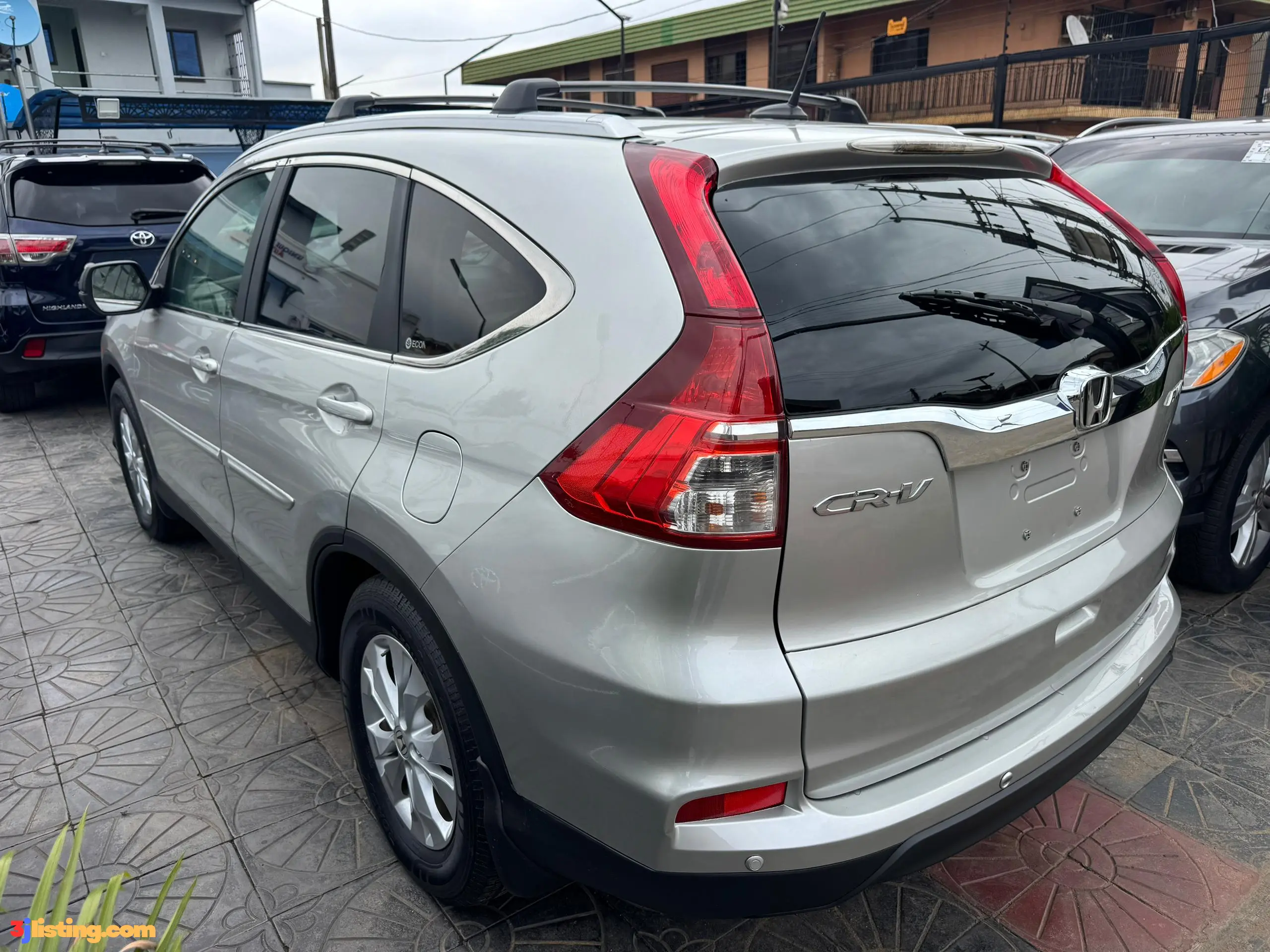 *Registered Honda CRV 2013*  Android screen, Reverse Camera, Leather seat, Fuel Economy, 4 plugs  Nothing to fix.
